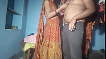 देशी गाँव की भाभी को पिसाब करते देख लिया